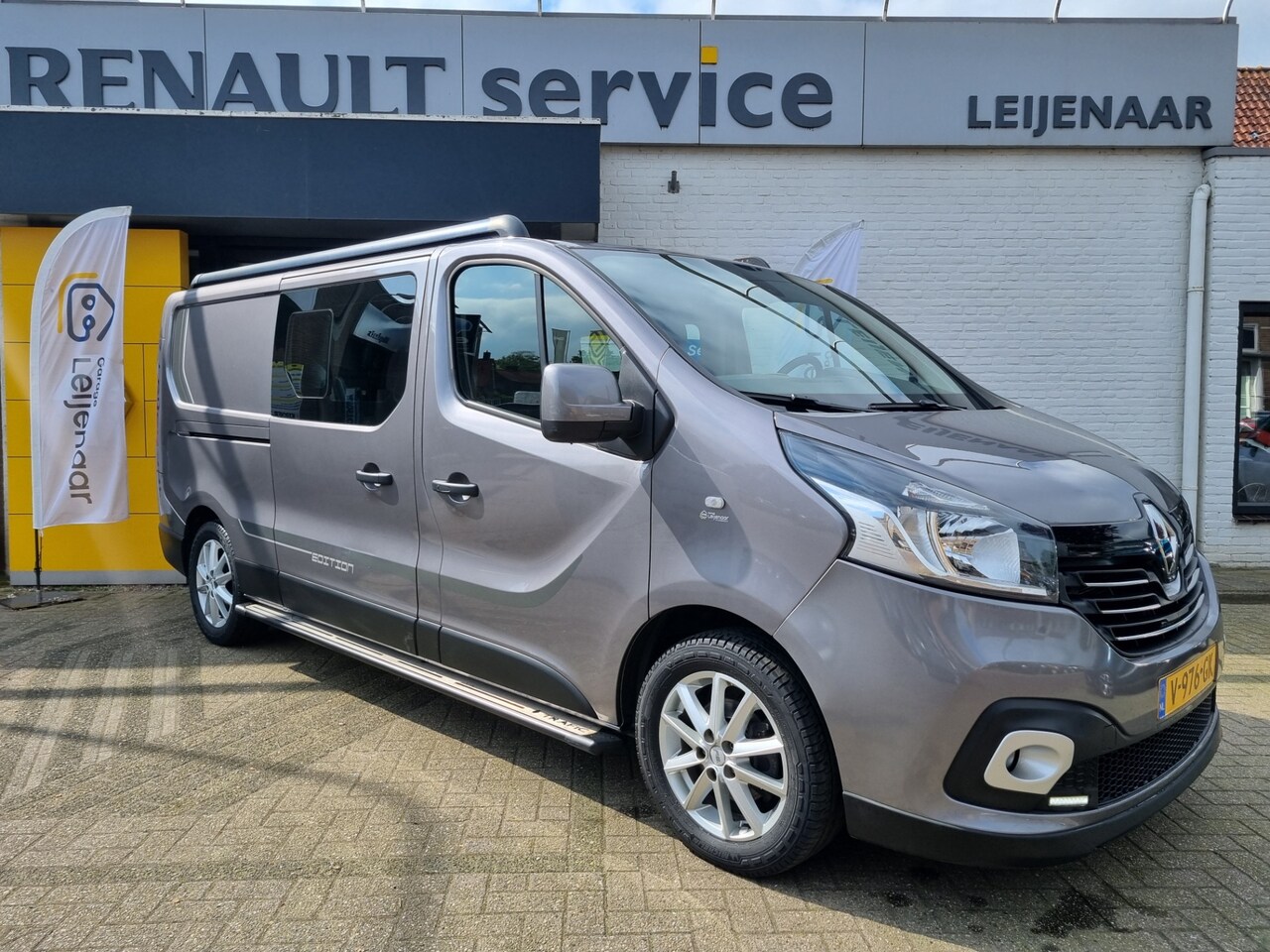 Renault Trafic - 1.6 dCi 145pk T29 L2H1 DC Formula Edition,+ Trekhaak, NL auto + dealer onderhouden - AutoWereld.nl