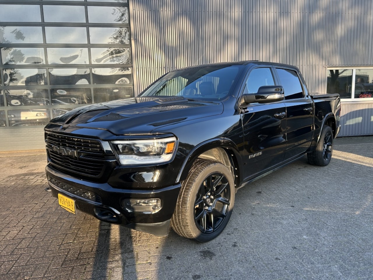 Dodge Ram 1500 - 5.7 V8 4x4 CC Laramie 360camera Adapt. Luchtv. VOL! - AutoWereld.nl