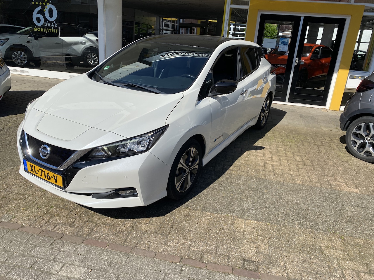 Nissan LEAF - Tekna 40 kWh CAMERA AIRCO ECC PARKEERSENSOREN TWO TONE COLOR CPV ELEKTR.RAMEN - AutoWereld.nl