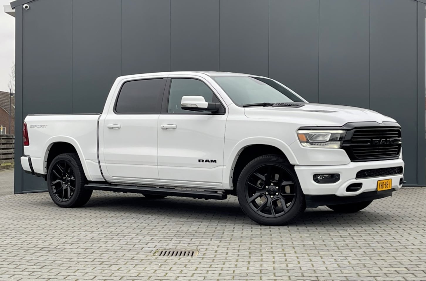 Dodge Ram Pick Up - 1500 LARAMIE/SPORT GROOT SCHERM NIGHT EDITION LPG - AutoWereld.nl