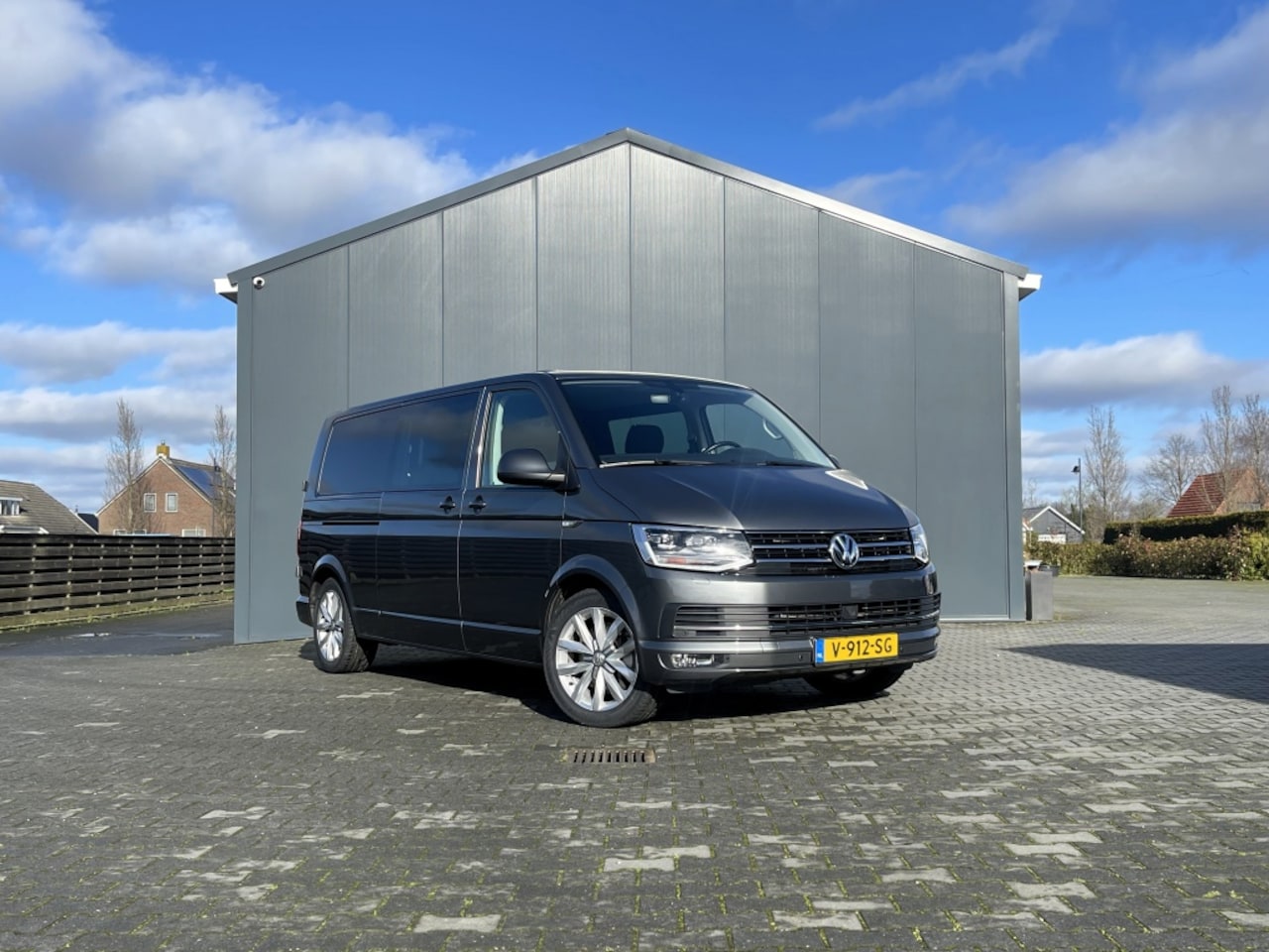 Volkswagen Transporter - T6 2.0 TDI DSG VERLAAGD 204PK DC Hi. - AutoWereld.nl