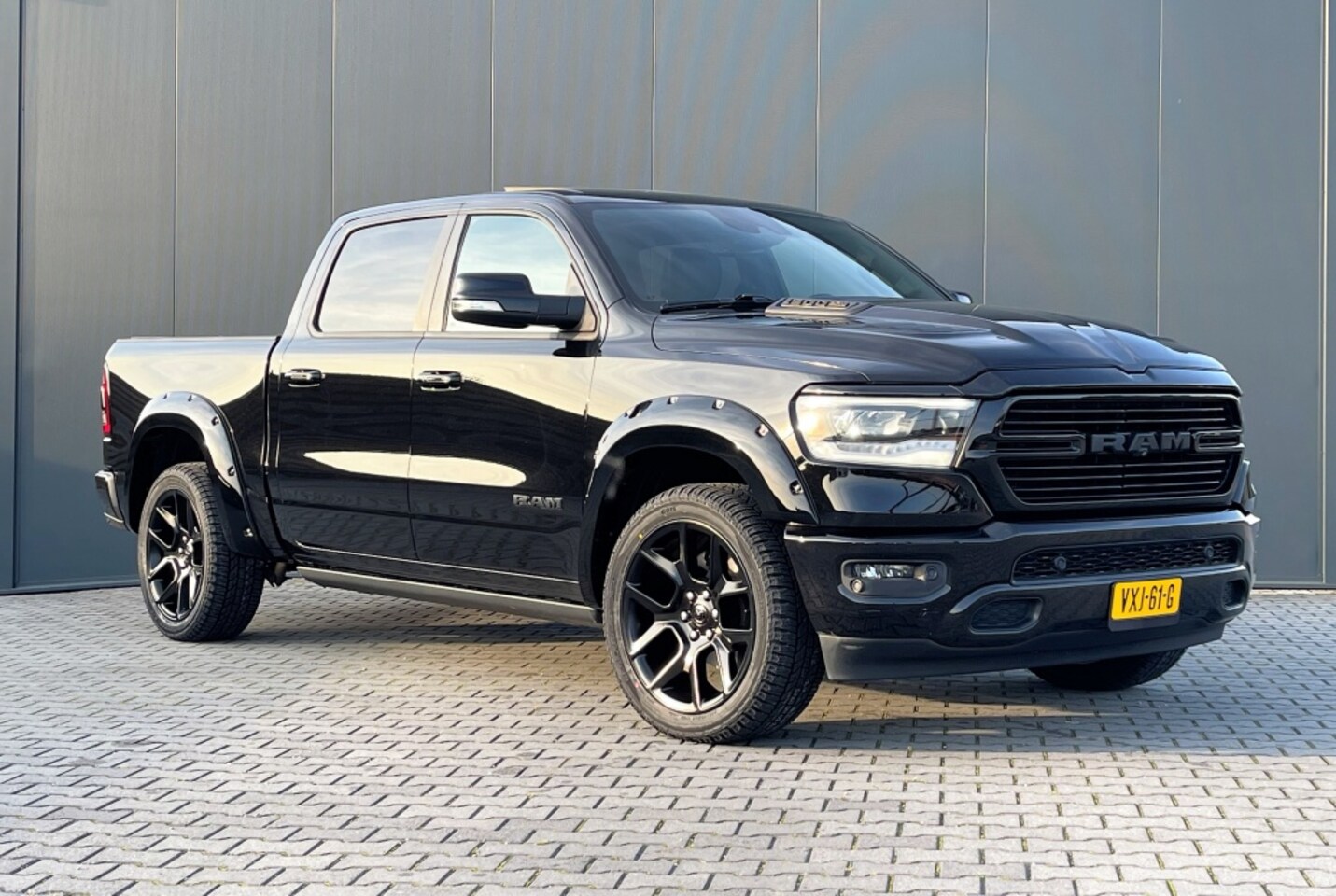 Dodge Ram 1500 - SPORT 5.7 V8 1E EIG PANO 360CAM ELEC STEPS - AutoWereld.nl