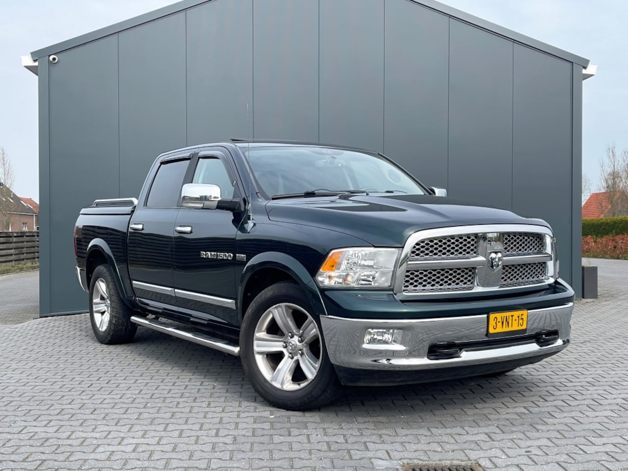 Dodge Ram Pick Up - 1500 LARAM CREW CAB 5.7 HEMI V8 4X4 LPG 3500KG - AutoWereld.nl