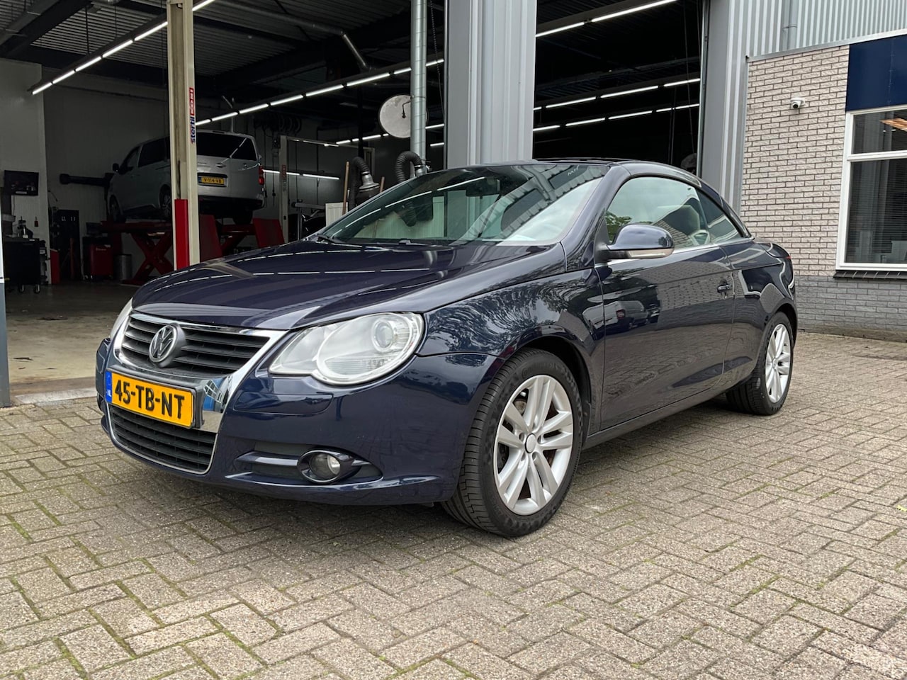 Volkswagen Eos - 2.0-16v FSI | CABRIO | STOELVERW. | LEDER. | 2006 - AutoWereld.nl