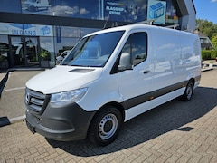 Mercedes-Benz Sprinter - 314 CDI L2-H1 * Trekhaak * Camera * MBUX * Chauffeursstoel