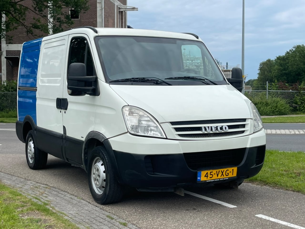 Iveco Daily - 35S14V 300 H2 L | AUTOMAAT | 3500 kg Trekgewicht | Bank | Geïsoleerde laadruimte | 2x Schu - AutoWereld.nl