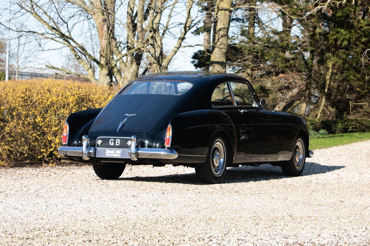 bentley-continental-s1-fastback.jpg