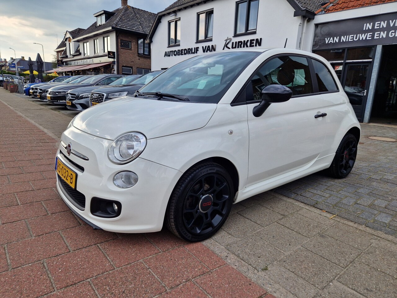 Fiat 500 - 0.9 TwinAir Lounge 0.9 TwinAir Lounge, Airco,Leren bekleding,Parkeersensoren,Private glass - AutoWereld.nl