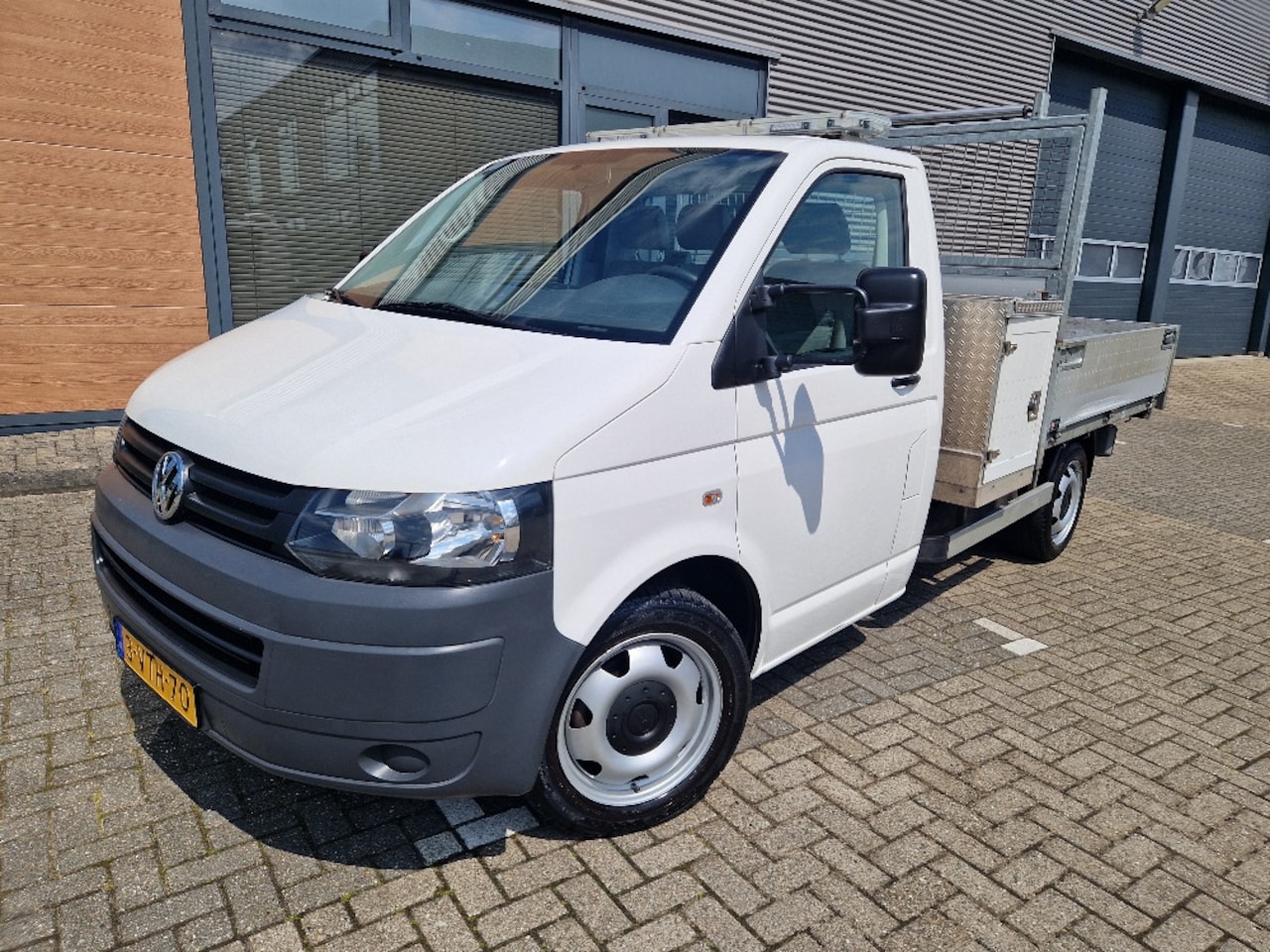 Volkswagen Transporter - 2.0 TDI pick-up kist open-laadbak trekhaak 2500kg 102pk zeer mooi lang L2H1 - AutoWereld.nl