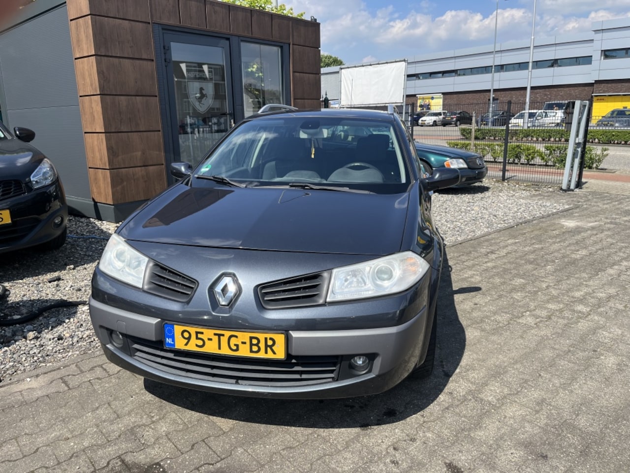 Renault Mégane Grand Tour - 2.0-16V Privilège ** AUTOMAAT ** - AutoWereld.nl