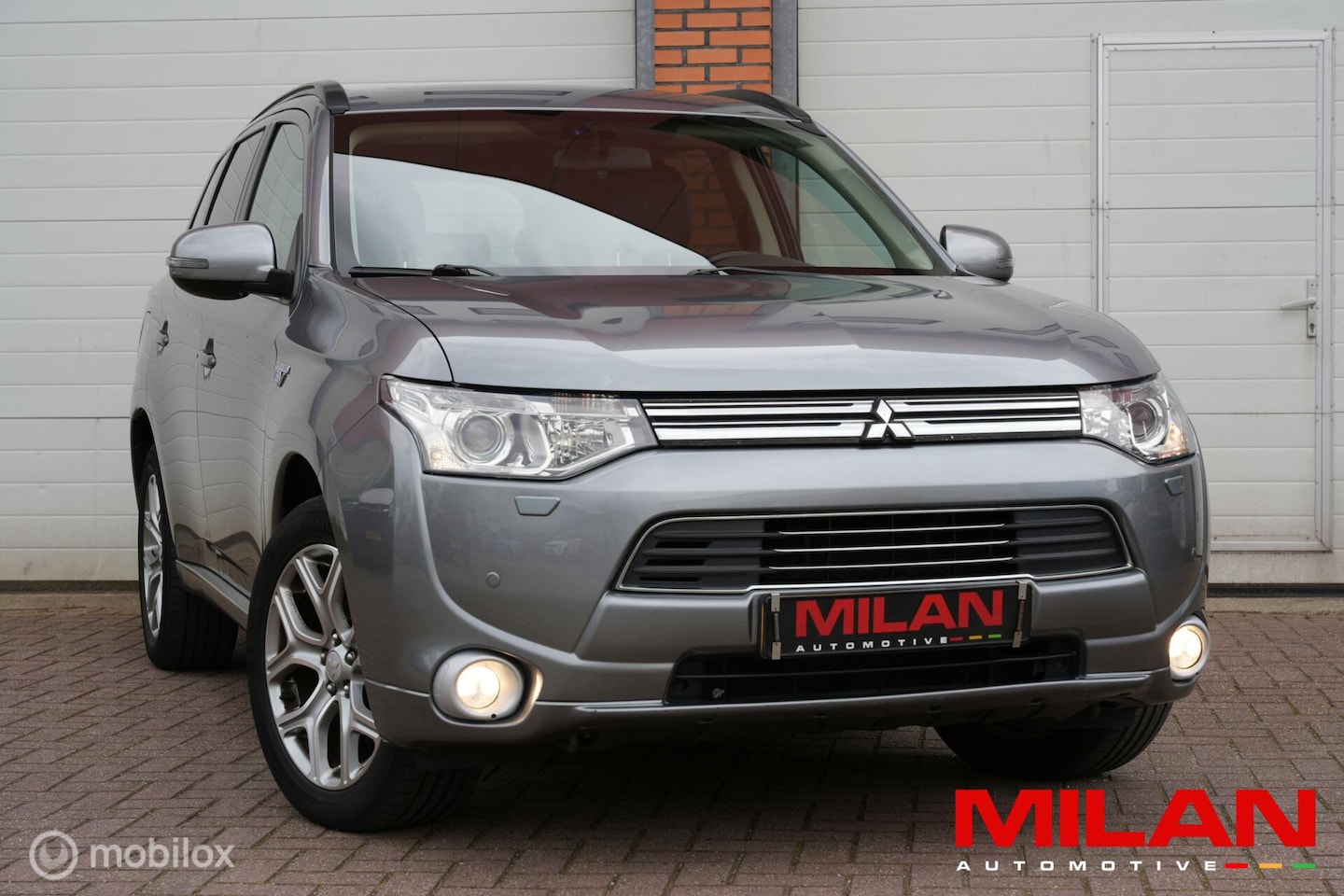 Mitsubishi Outlander - 2.0 PHEV Intense + TREKHAAK NAP DEALER ONDERHOUDEN LEDER - AutoWereld.nl