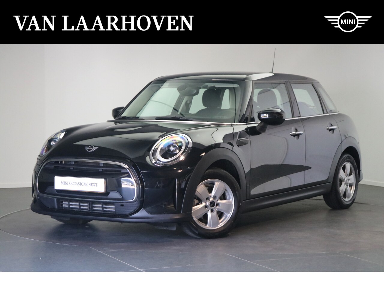 MINI Cooper - Hatchback Essential Automaat / Multifunctioneel stuurwiel / LED / Cruise Control / PDC ach - AutoWereld.nl