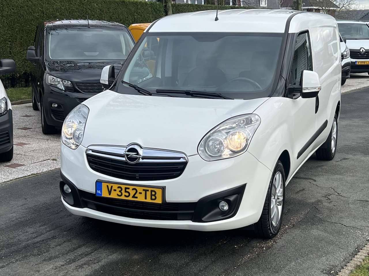 Opel Combo - 1.3 CDTi L2H1 SPORT/AIRCO/NAV/LMV/PDC - AutoWereld.nl