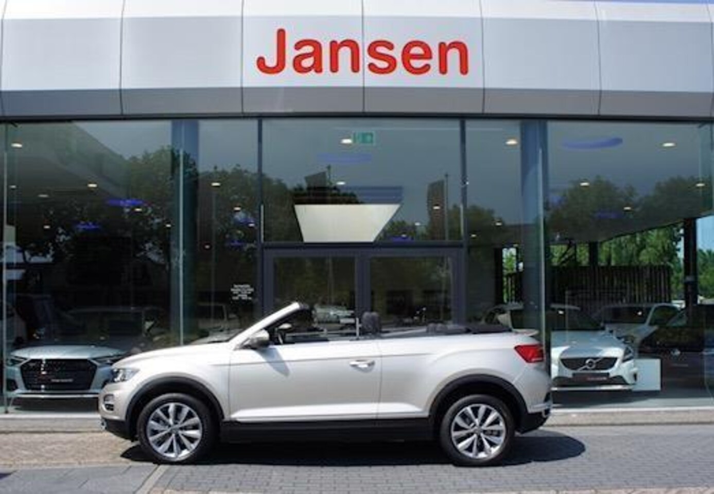 Volkswagen T-Roc Cabrio - 1.0 TSI Style | CarPlay | Parkeerhulp | Stoelverwarming - AutoWereld.nl