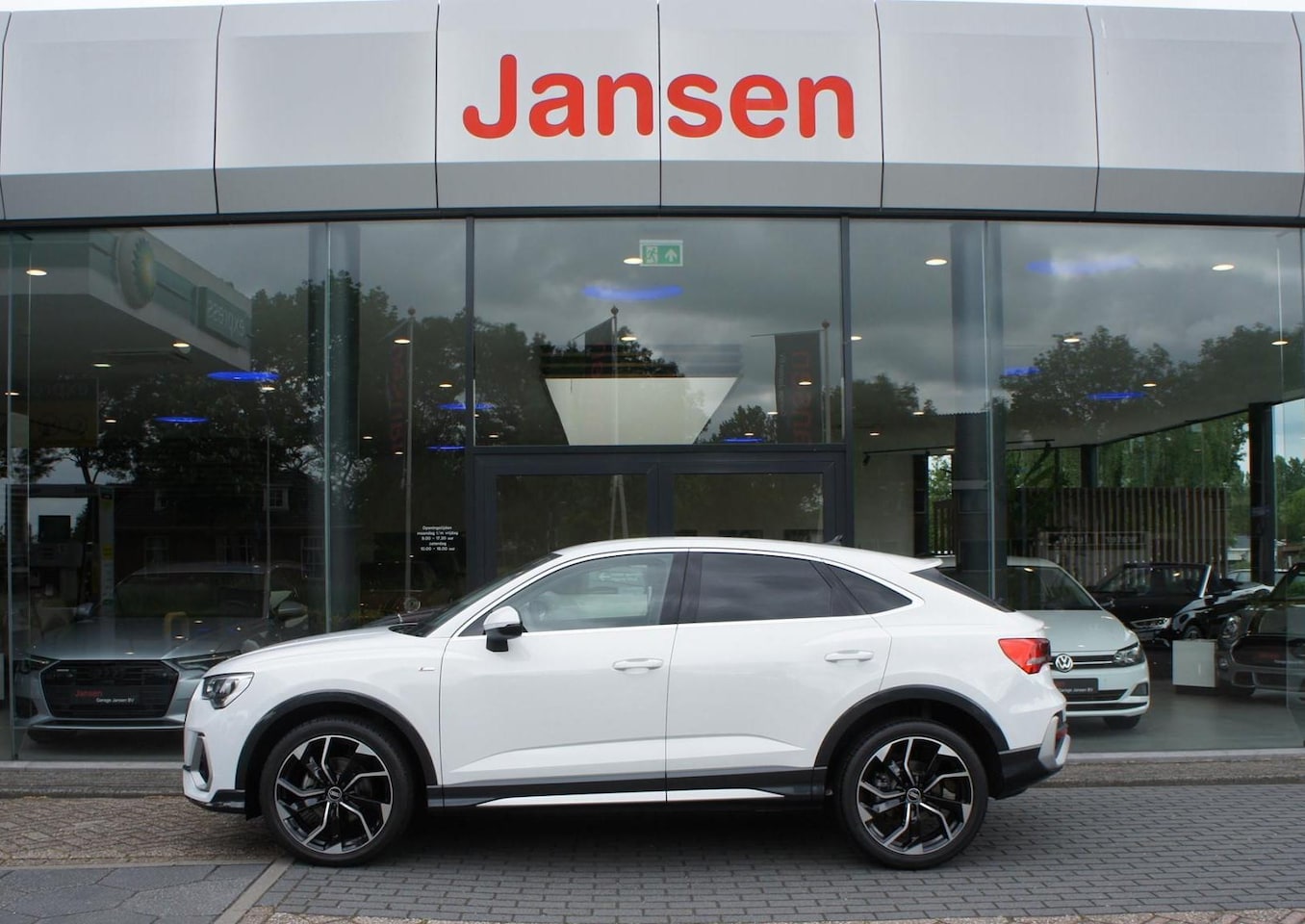 Audi Q3 Sportback - 35 TFSI S Edition | Navi | CarPlay | DAB | LED | 20" - AutoWereld.nl