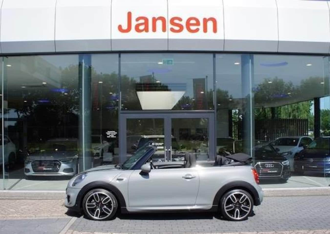 MINI Cabrio - Mini 1.5 Cooper | JCW-Pakket | Camera | Navi | DAB - AutoWereld.nl