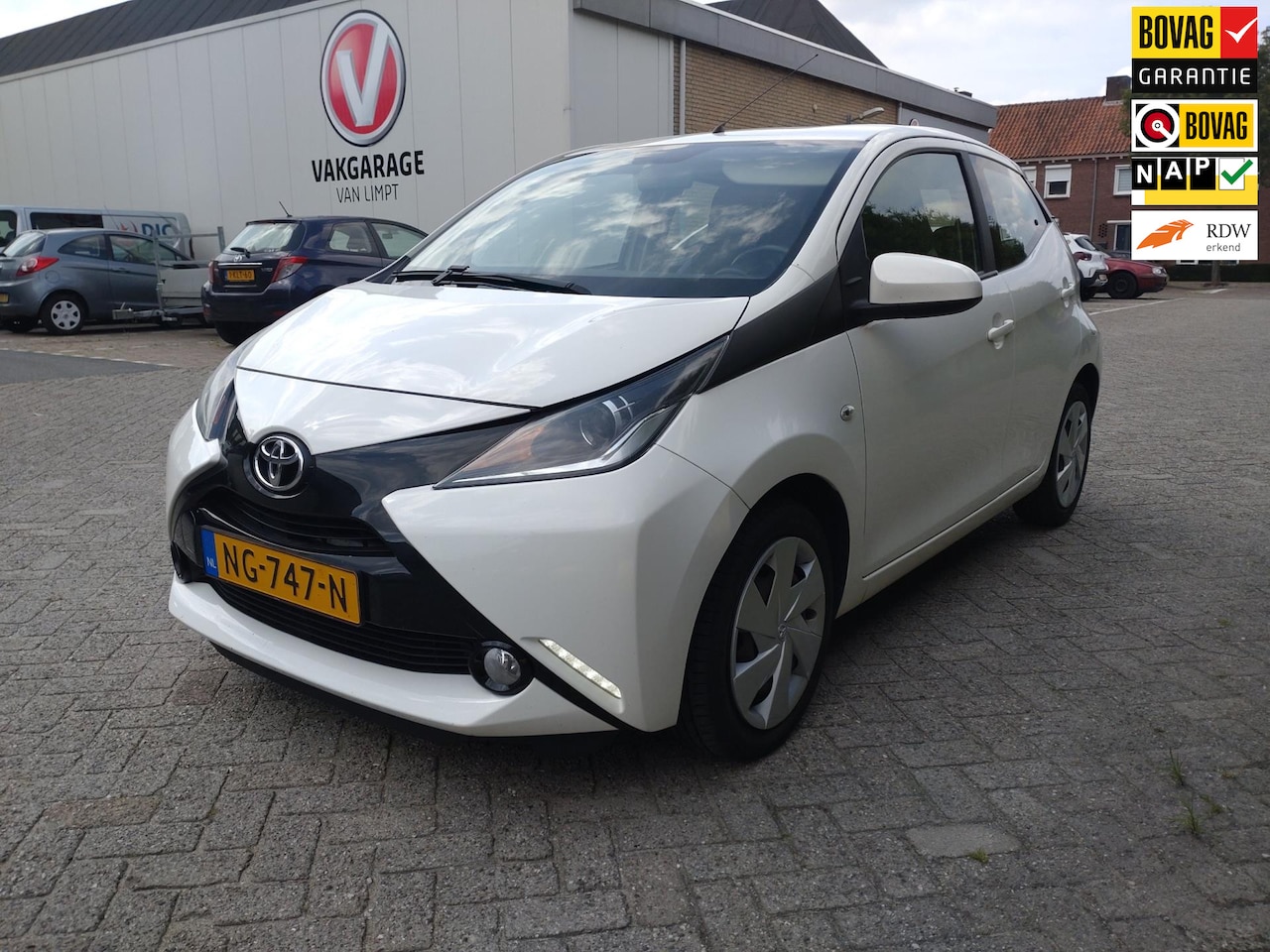 Toyota Aygo - 1.0 VVT-i x-play|Afleverklaar|Camera|NAP km-stand|tweede eigenaar| - AutoWereld.nl