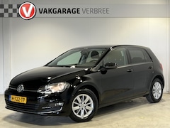 Volkswagen Golf - 1.2 TSI Connected Series | LM Velgen 15" | Voorstoelen Verwarmd | Lederen/Stof Bekleding |