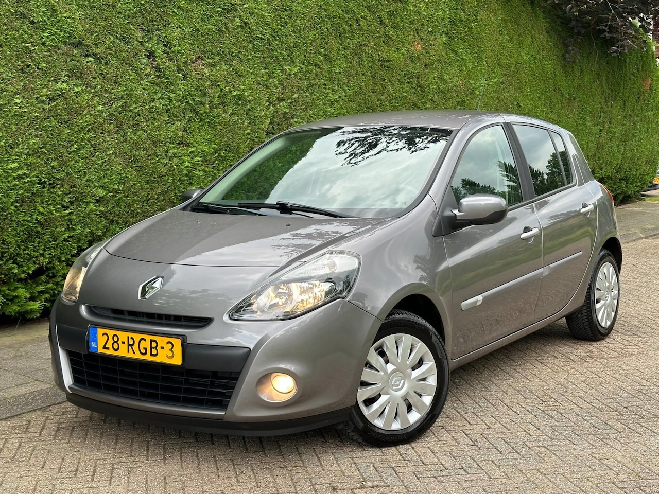 Renault Clio - 1.5 dCi Parisienne /CRUISE/AIRCO/LAGEKM/RIIJDTSUPER!/ - AutoWereld.nl