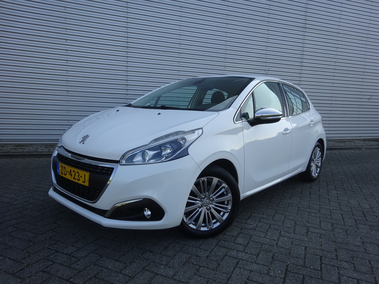 Peugeot 208 - 1.2 PureTech Blue Lease Allure Navi / Climate / Lm velgen - AutoWereld.nl