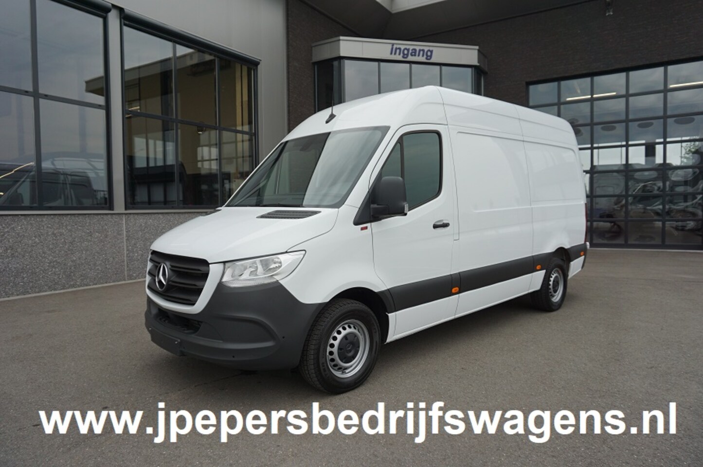 Mercedes-Benz Sprinter - 317 CDI L2 H2 9G-TRONIC / MBUX / Camera / Parkeersensoren / Navigatie / Cruise control / A - AutoWereld.nl