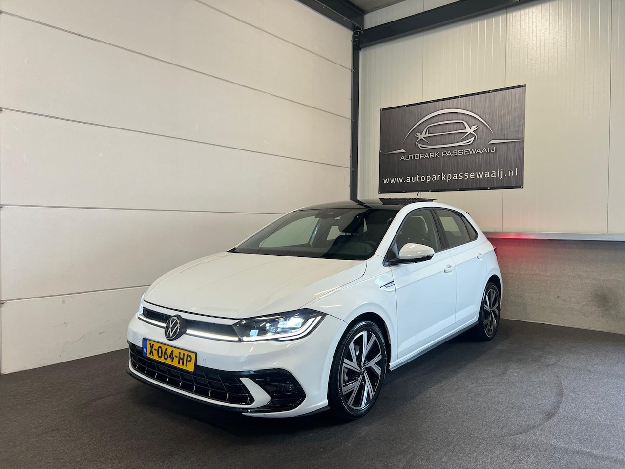 Volkswagen Polo - 1.0 TSI R-Line Pano, ACC, Virtual Cockpit, Apple Carplay, Stoelverwarming, Achteruitrijcam - AutoWereld.nl