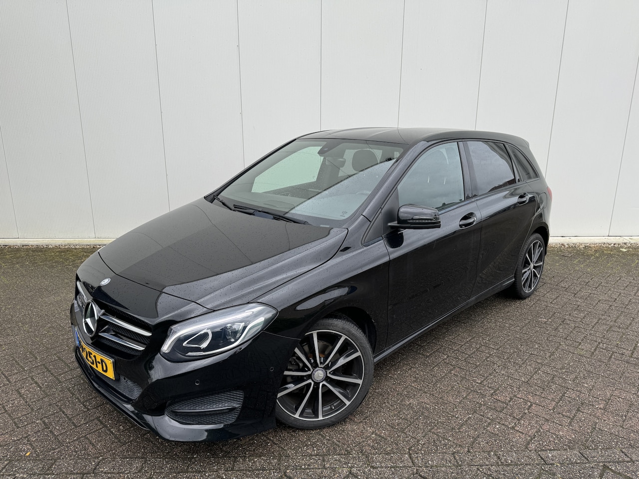 Mercedes-Benz B-klasse - 180 Automaat 180 URBAN NIGHT FAMILY EDITION Cruise control - Airco - Artico leder - Navi / - AutoWereld.nl