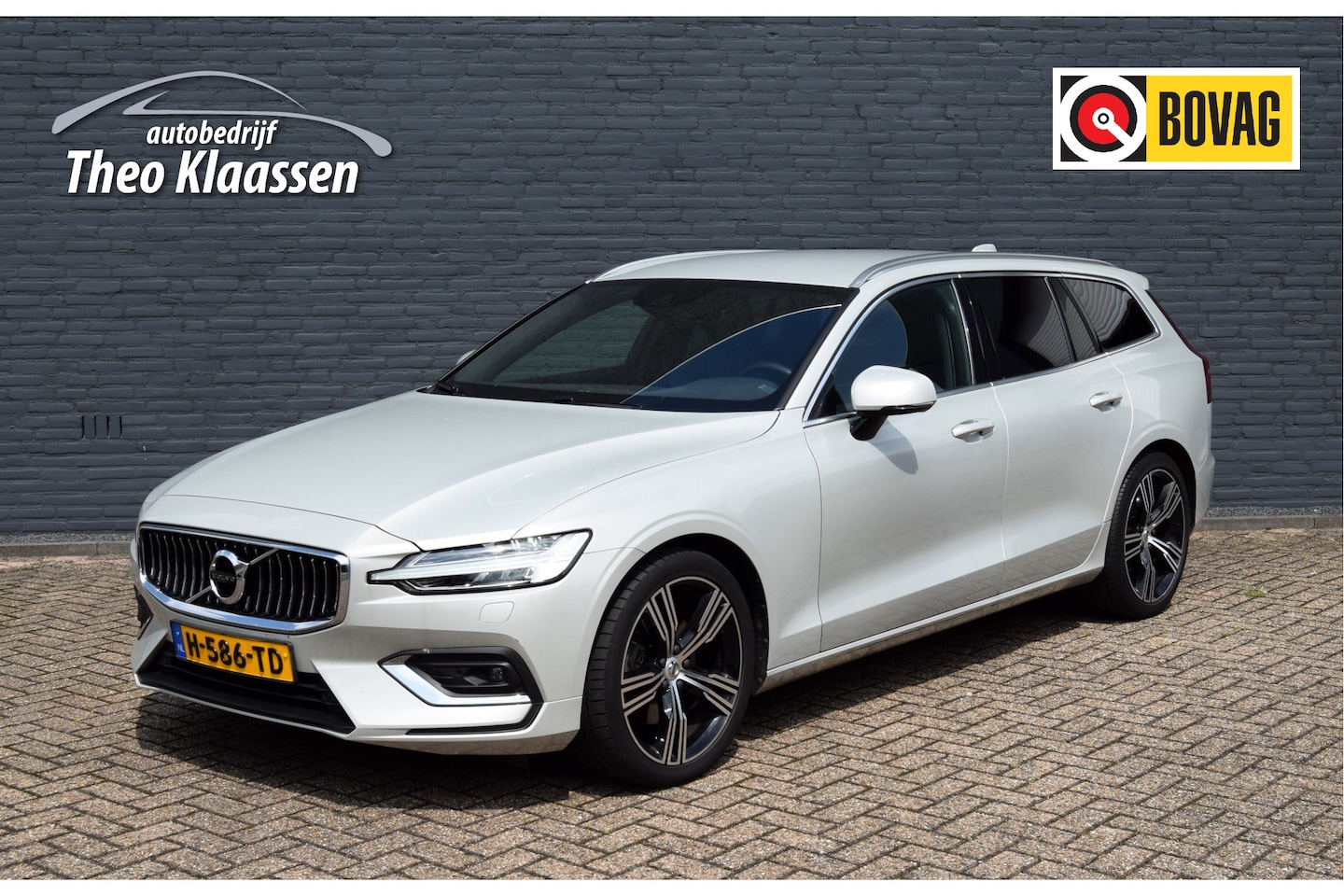 Volvo V60 - 2.0 T4 R-Design Automaat Memory trekhaak - AutoWereld.nl