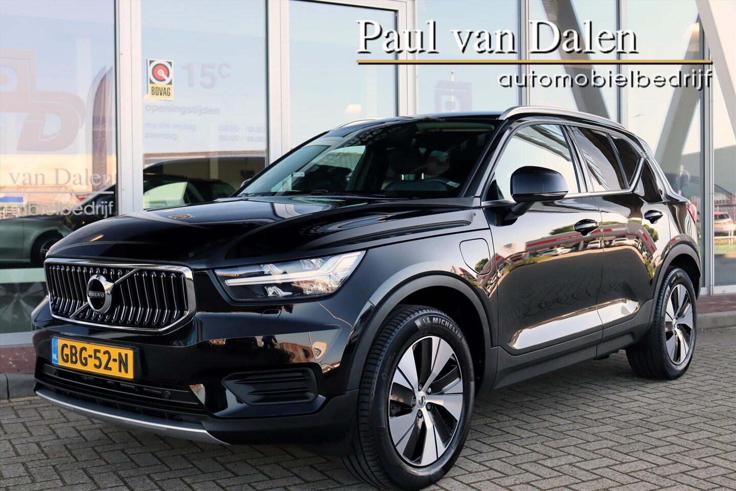 Volvo XC40 - T4 211PK RECHARGE MOMENTUM Navi Carplay | Trekhaak | Adapt.Cruise | Keyless | Electr. Klep - AutoWereld.nl