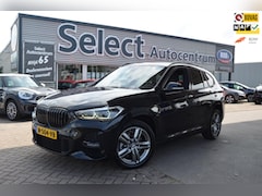 BMW X1 - SDrive20i Business Edition|M-SPORT|ALL BLACK|M-SPORT STOELEN/STUUR|CAMERA|KEYLESS|SFEERVER