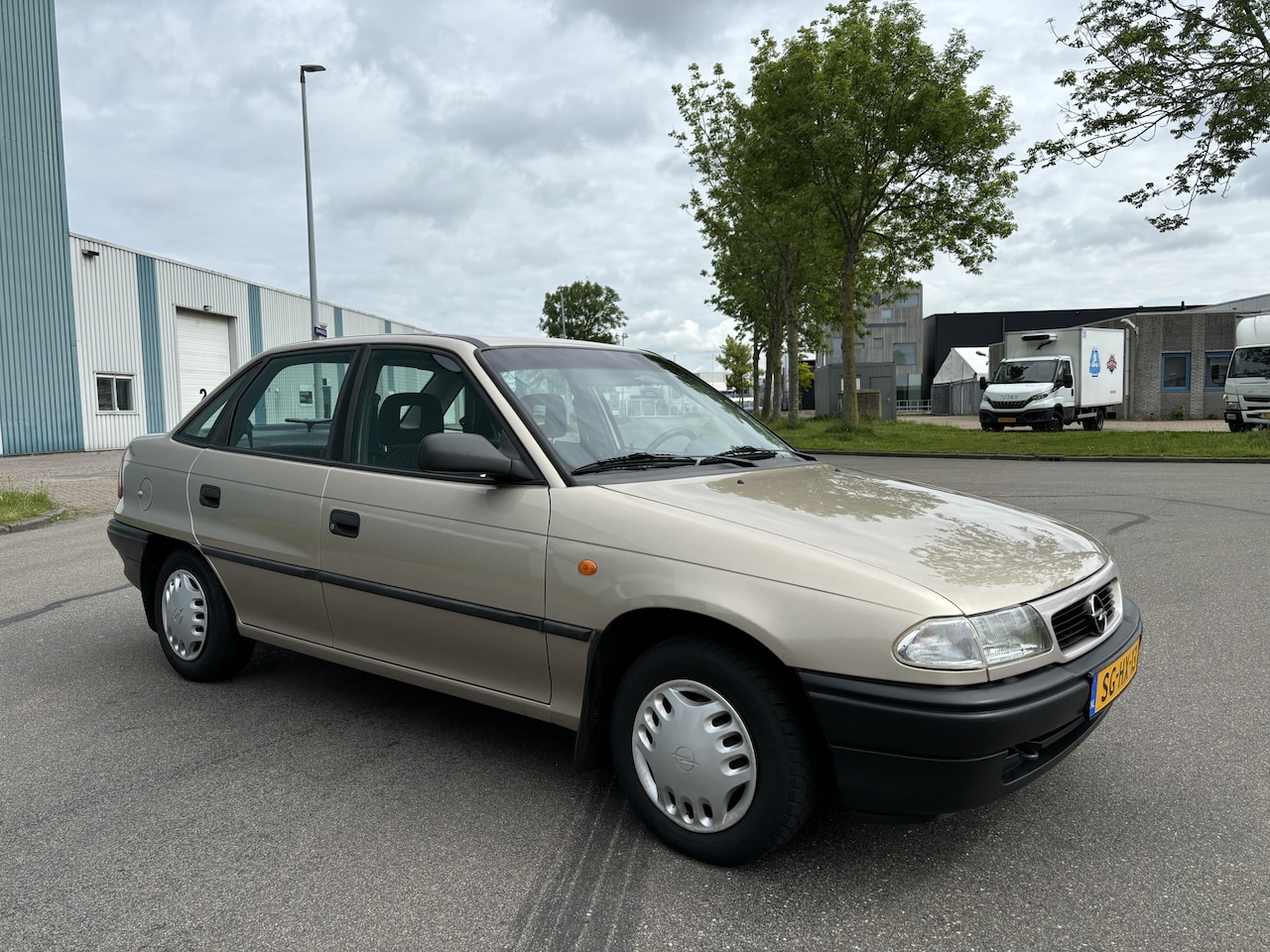 opel-astra-1-4i-gl-prachtige-auto-voor-de-echte-liefhebber.jpg