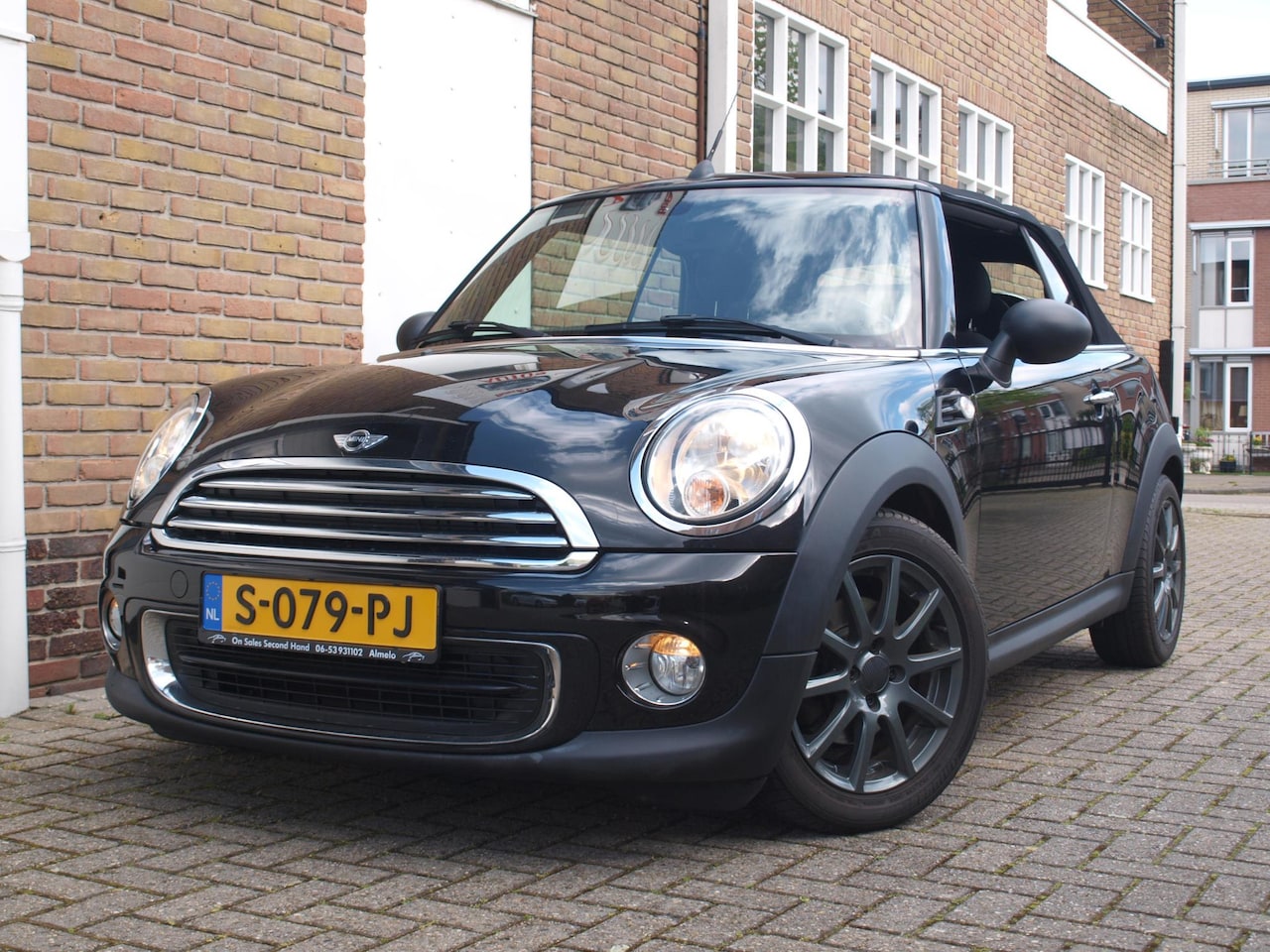 MINI Cabrio - Mini 1.6 One Chili 2014 Zwart Climate Lage KM - AutoWereld.nl