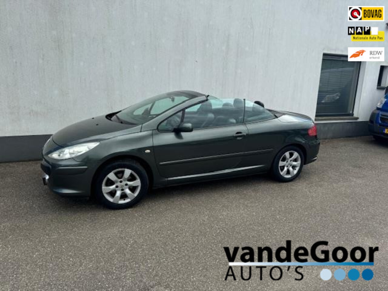 Peugeot 307 CC - 2.0-16V 2.0-16V, '06, 209000 km, luxe uitvoering met 4 nieuwe banden en een nieuwe apk keuring ! - AutoWereld.nl