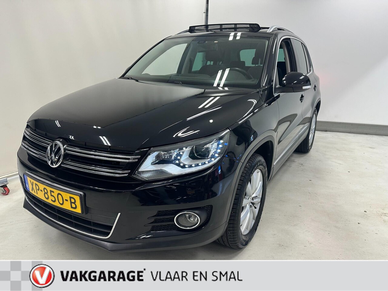 Volkswagen Tiguan - 2.0 TSI Sport&Style 4Motion 2200 Kilo trekgewicht-Cruise controle-Led Xenon-Navigatie - AutoWereld.nl