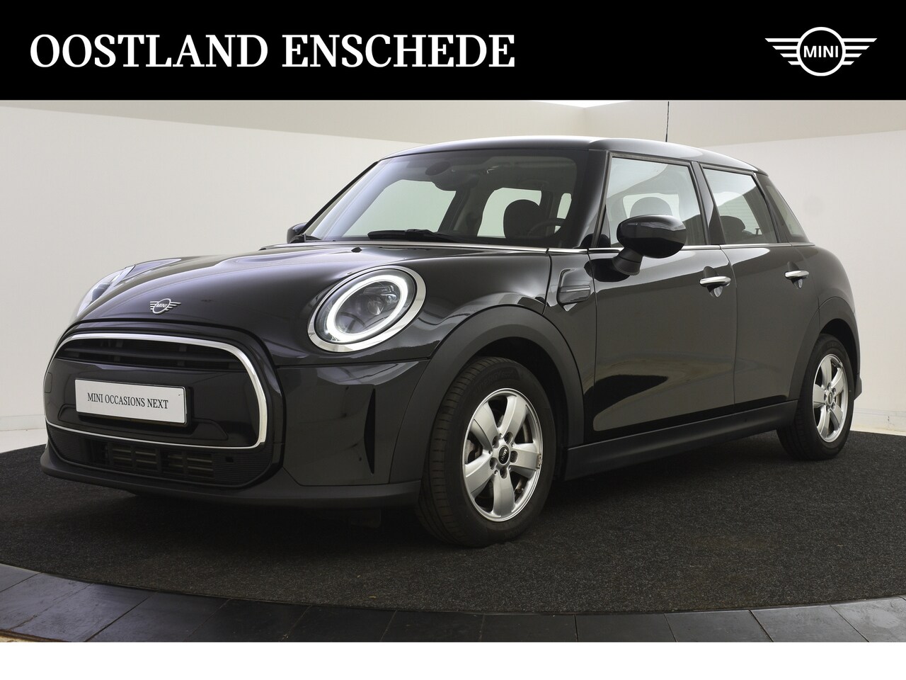 MINI Cooper - Hatchback Essential Automaat / Multifunctioneel stuurwiel / PDC achter / LED / Cruise Cont - AutoWereld.nl