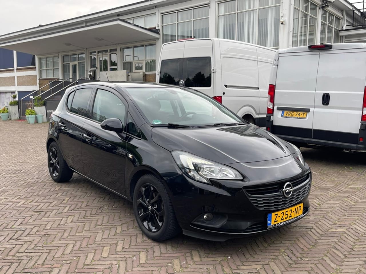 Opel Corsa - 1.4 Black Edition |Cruise|Stoelvw|Navi|Volle auto - AutoWereld.nl