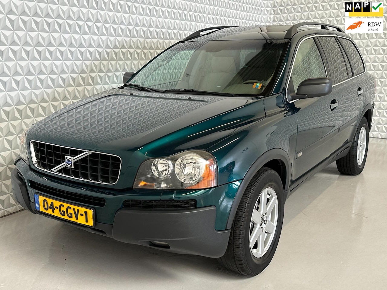 Volvo XC90 - 2.5 T 7-persoons + Stoelverwarming + Cruise control - AutoWereld.nl