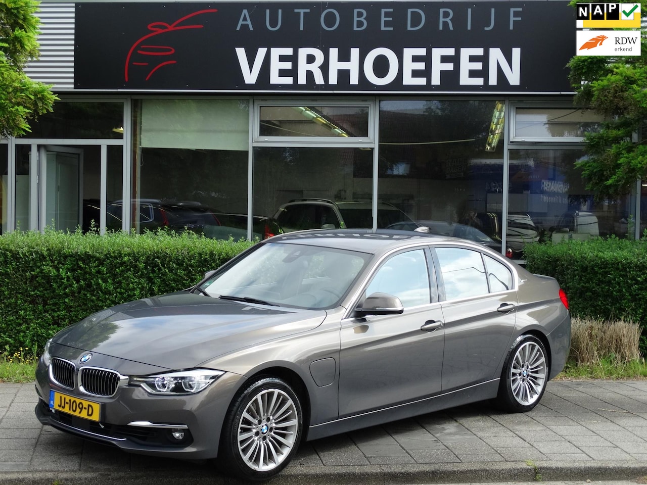 BMW 3-serie - 330e LUXURY - M-PAKKET - STOEL VERW - LANE/DIST CONTROL !! - AutoWereld.nl