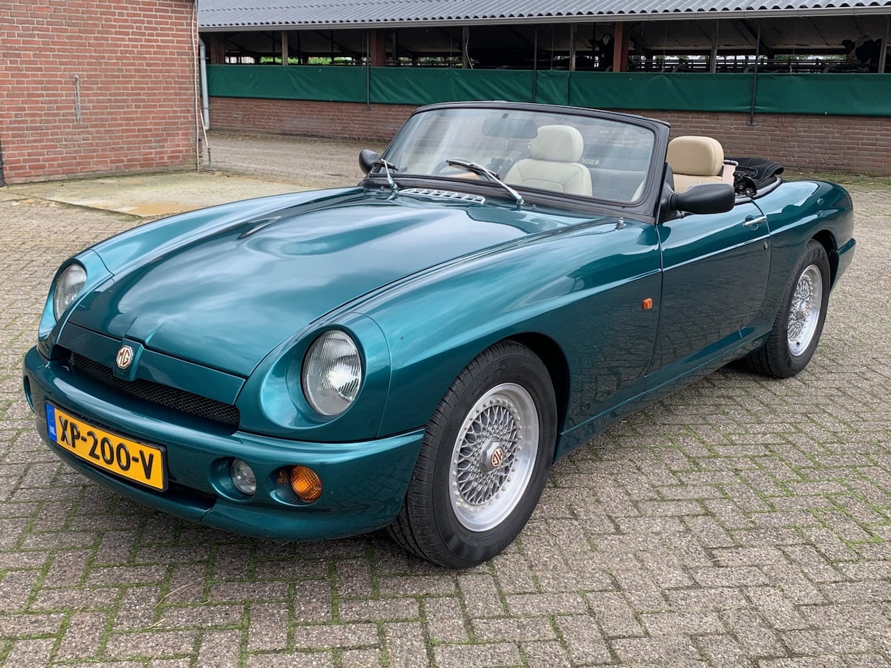 MG RV8 - 4.0 V8 - AutoWereld.nl