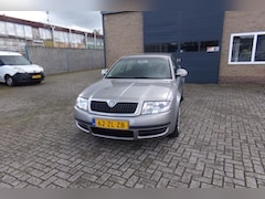 Skoda Superb - 2.0i //Dealer onderhouden//Mooie auto