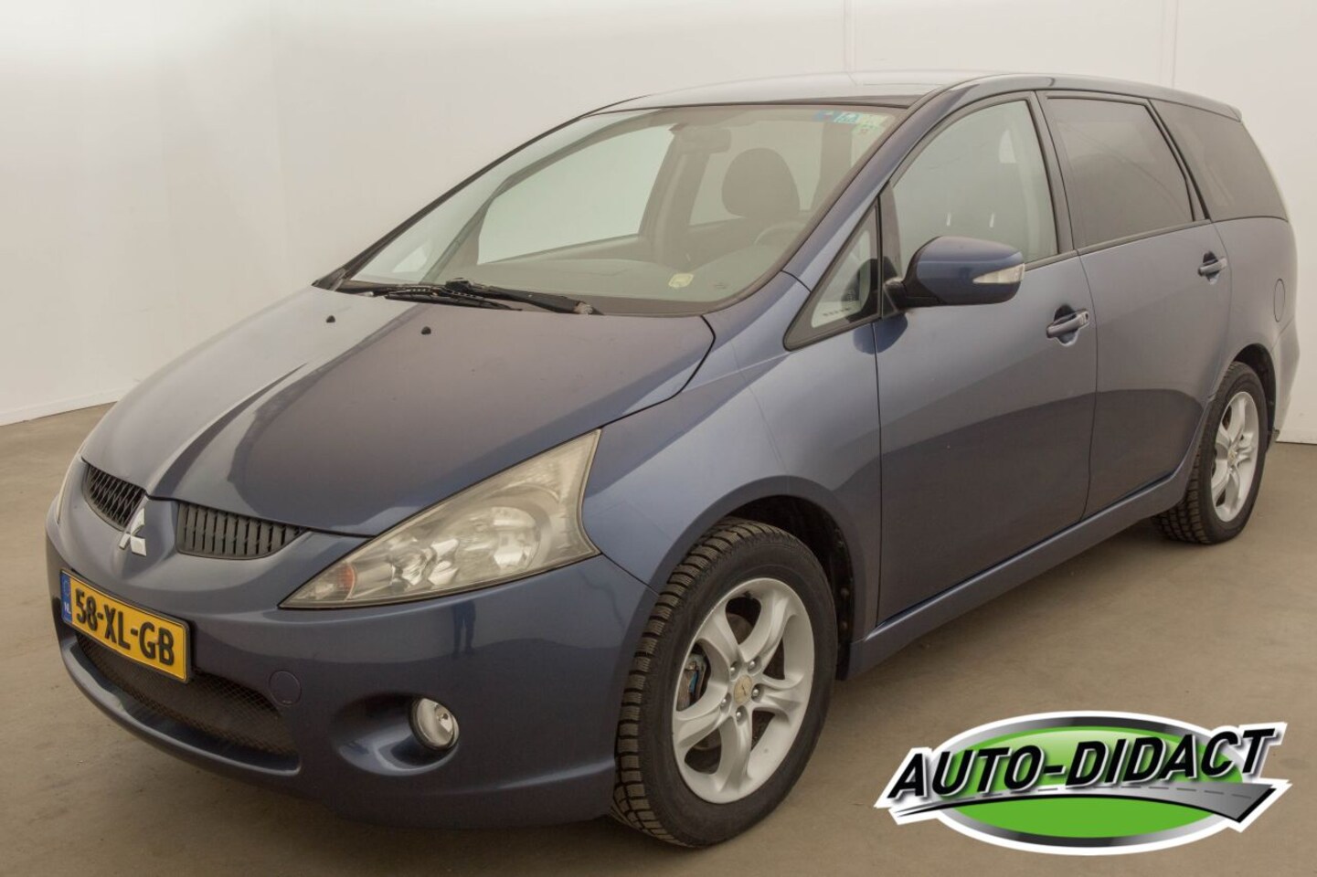 Mitsubishi Grandis - 2.4-16V 7 persoons Airco Intense - AutoWereld.nl