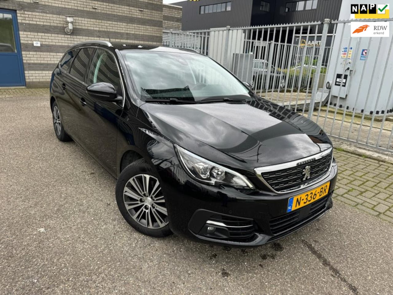 Peugeot 308 SW - 1.2 PureTech Allure automaat, uitstralingsauto - AutoWereld.nl