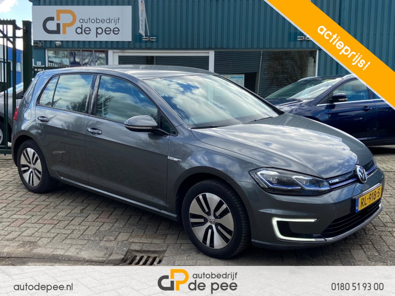 Volkswagen e-Golf - 36 kWh 230km (€ 11950 na subsidie) GARANTIE/INCL.BTW/CLIMA/CRUISE/NAVI rijklaarprijs! - AutoWereld.nl