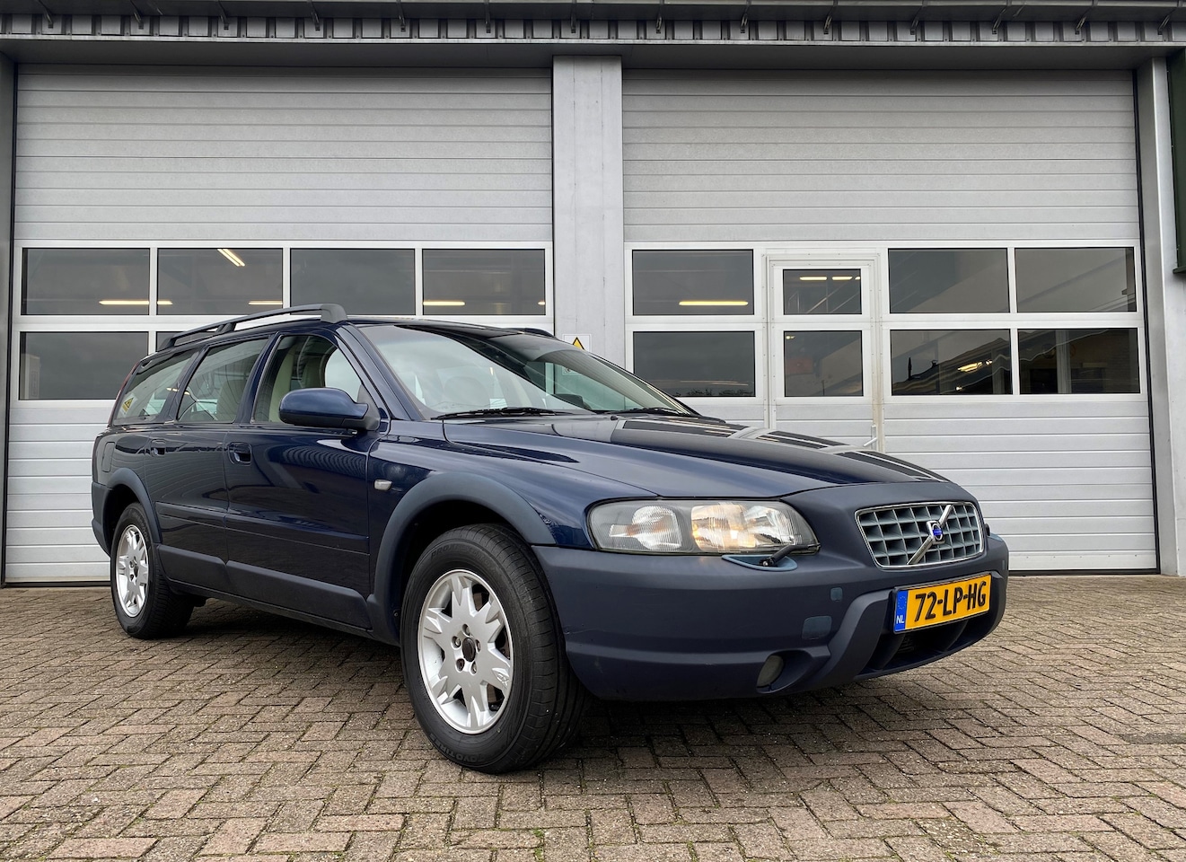 Volvo XC70 - 2.4 D5 AWD GEARTRONIC - AutoWereld.nl