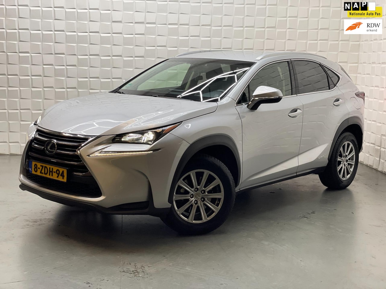 Lexus NX - 300h AWD 25th Edition 2E EIGENAAR NAP - AutoWereld.nl