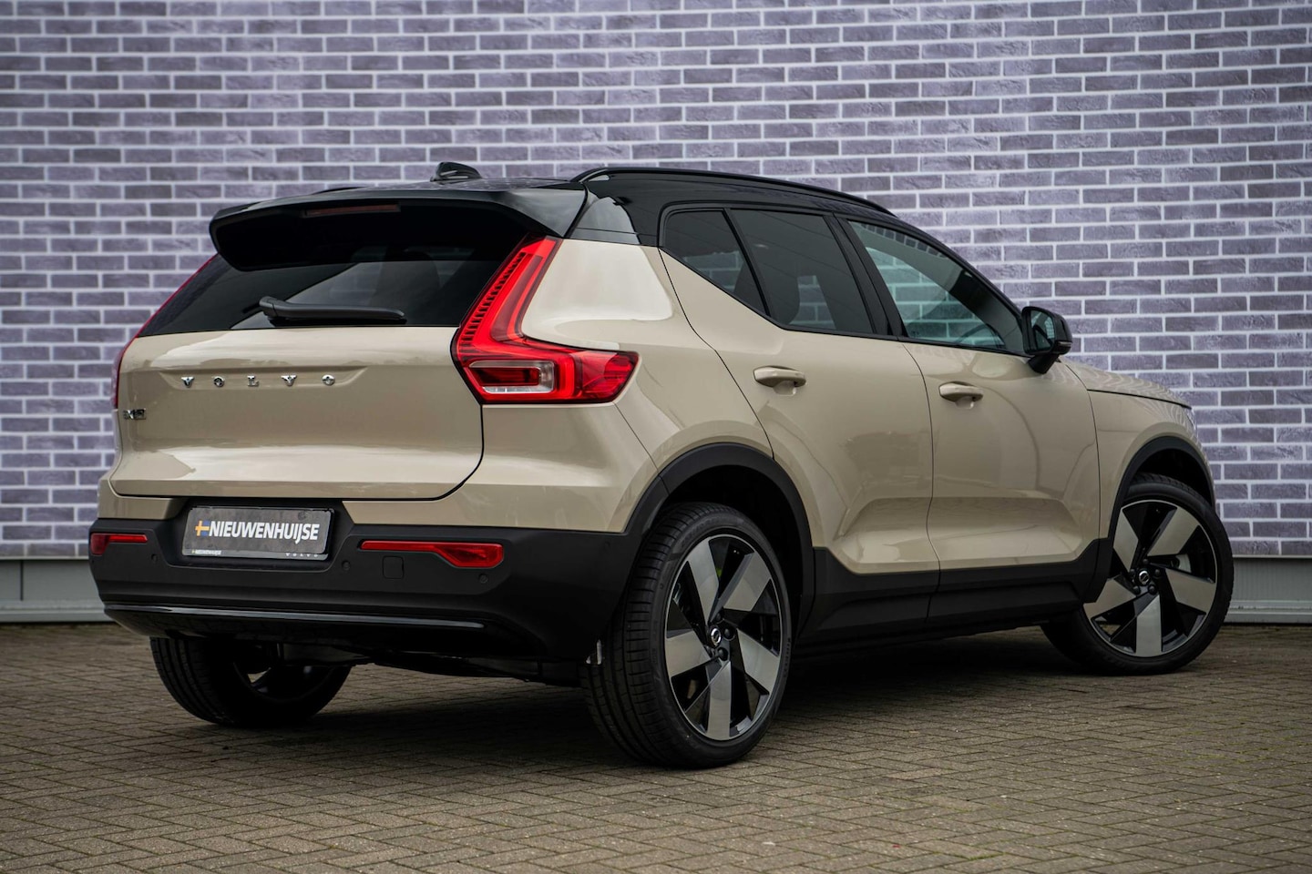 Volvo XC40 EX40 Single Motor Extended Range Ultra 82 kWh | Sand Dune ...