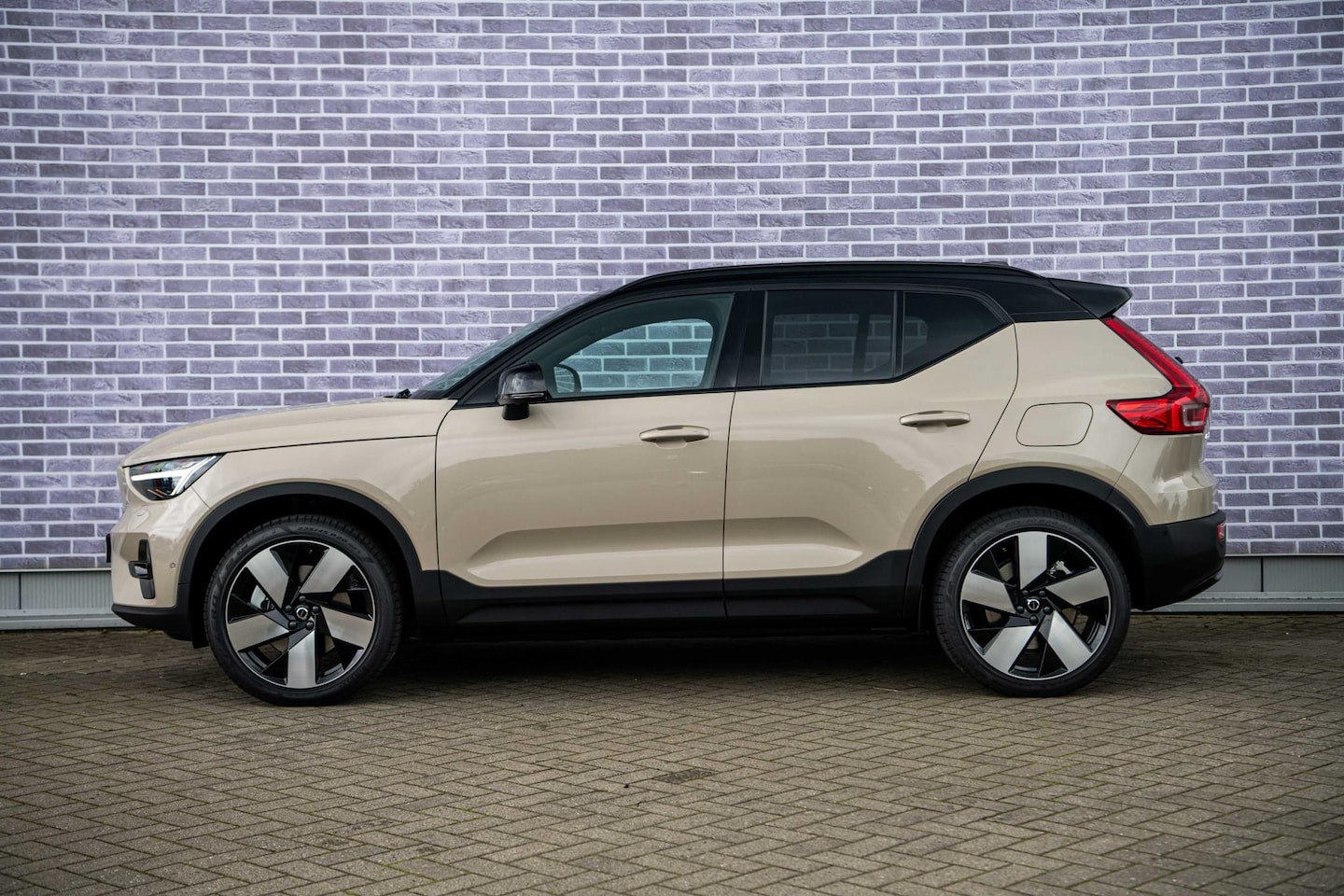 Volvo XC40 EX40 Single Motor Extended Range Ultra 82 kWh | Sand Dune ...