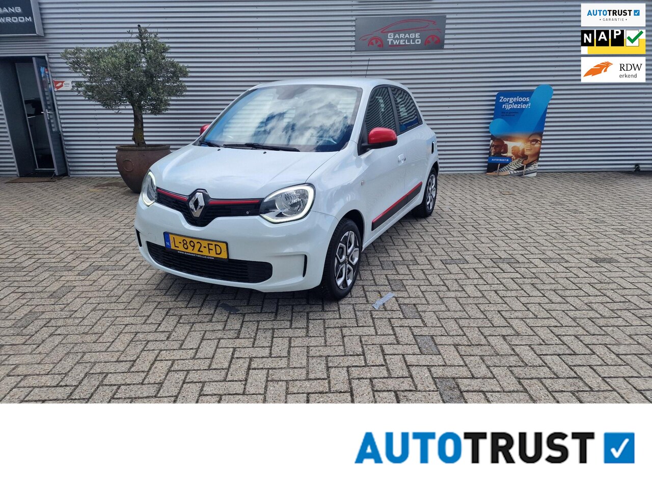 Renault Twingo - 1.0 SCe Collection 1.0 SCe Collection,cruise control,airco,pdc,telefoon aansluiting,5 deurs,let verlichting,f - AutoWereld.nl