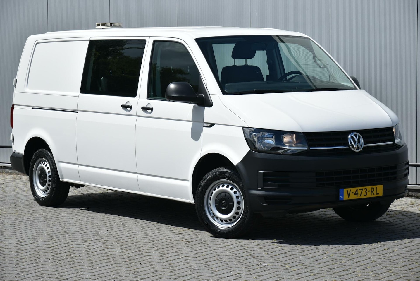 Volkswagen Transporter - 2.0 TDI L2H1 DC Airco Cruise 6 Persoons - AutoWereld.nl