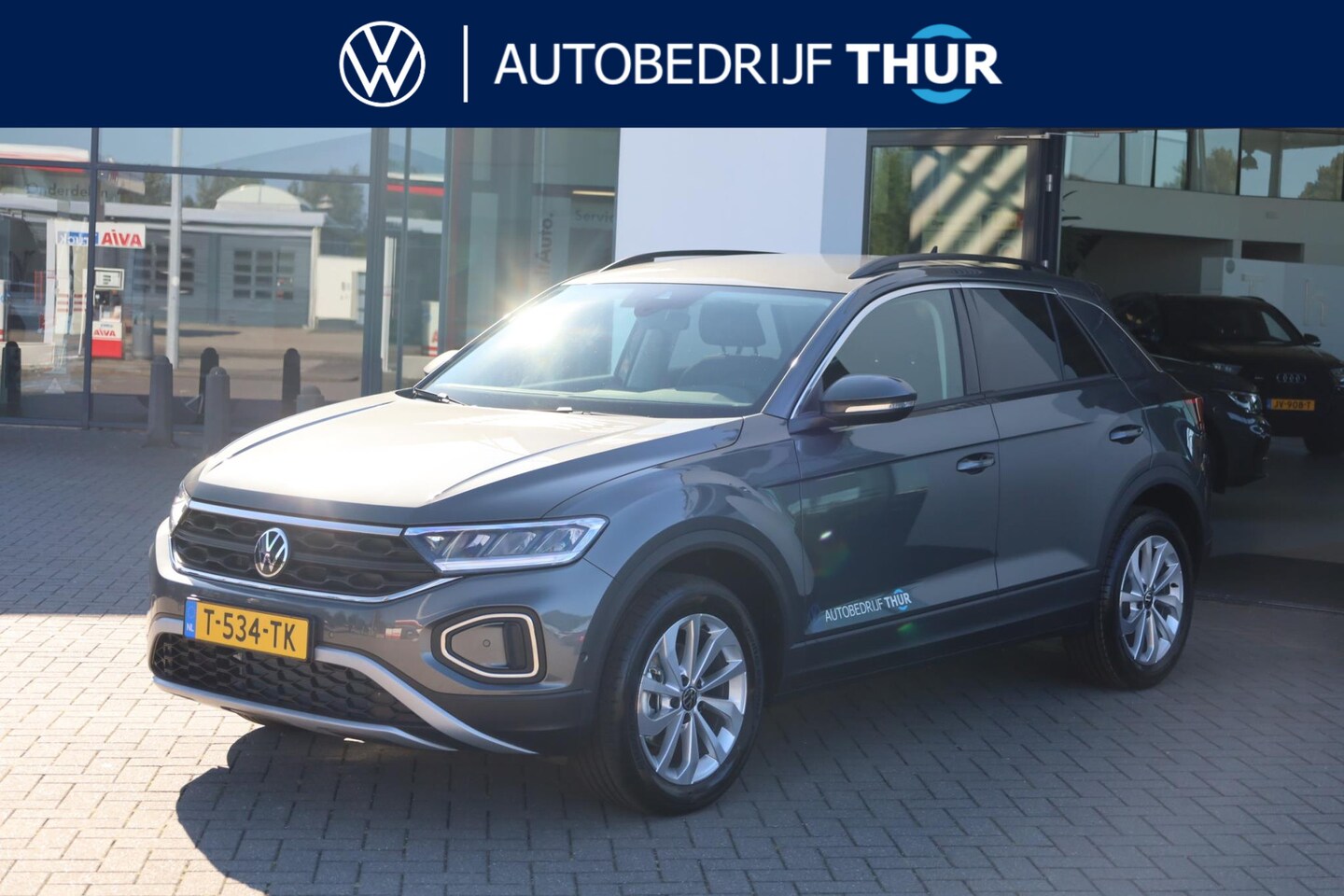 Volkswagen T-Roc - 1.0 TSI Life Business Achteruitrijcamera 17" LM Velgen discover navigatie privacy glas dig - AutoWereld.nl